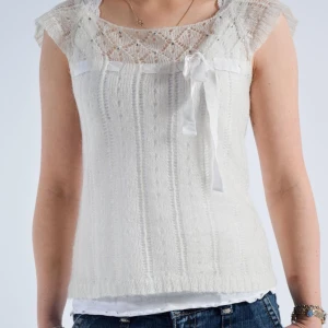 Vit stickad topp - Vit stickad topp  Storlek: S Pris: 160kr Frakt: 58kr 