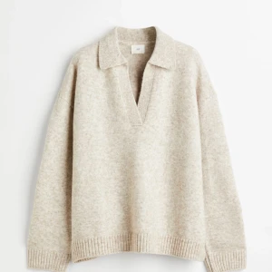 Stickad tröja - Säljer min knappt använda stickade tröja från hm i stl M den är jättefin och mysig🥰 köpt för 349 säljer för 150