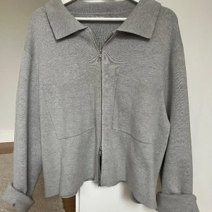 Åhléns tröja  - Tröja! Skitsnygg som oversize. Jättebra skick !