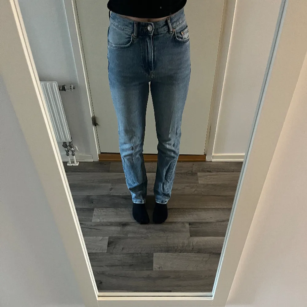 Raka jeans från GinaTricot. Jag är 167cm lång.. Jeans & Byxor.