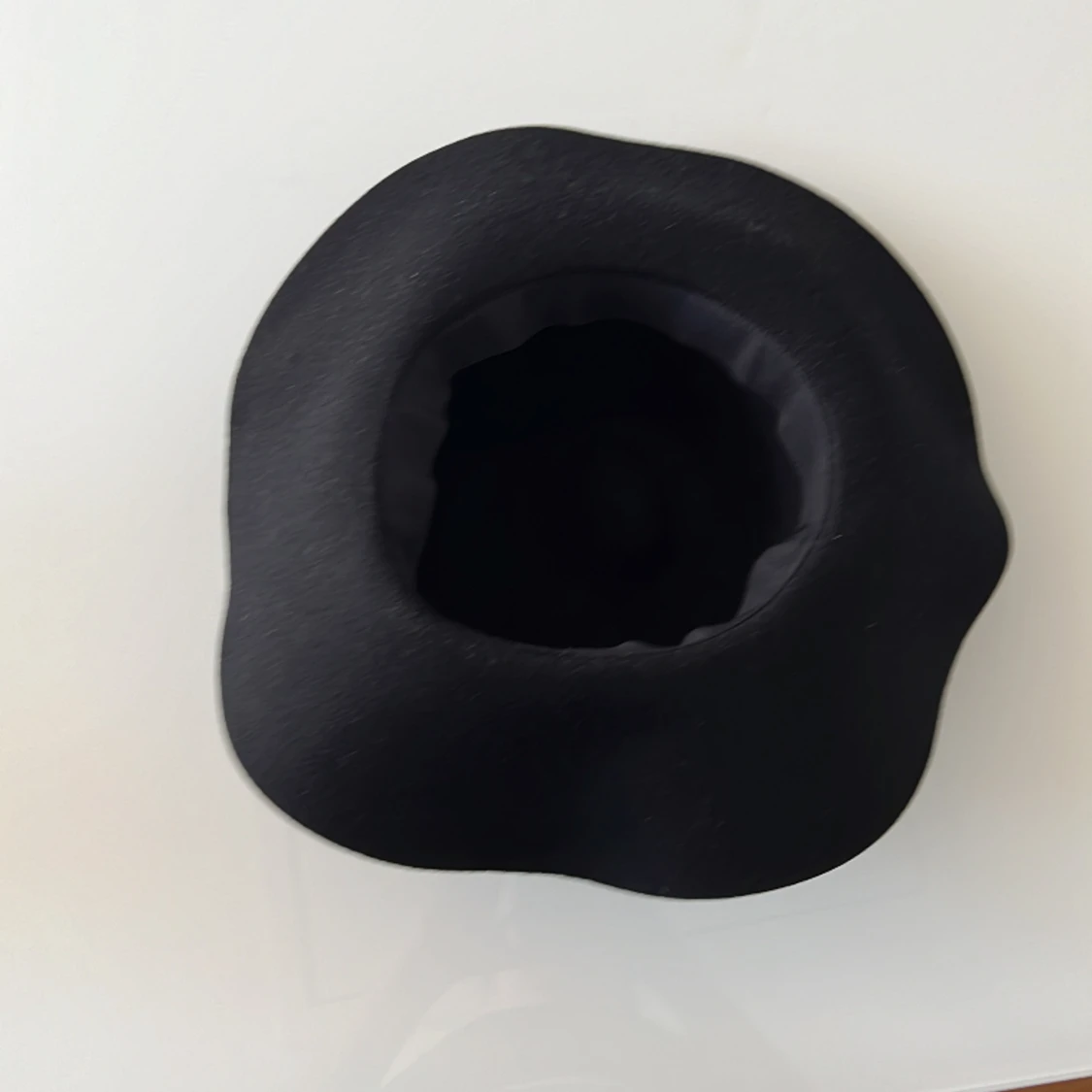 Svart Åhléns hatt  - 90