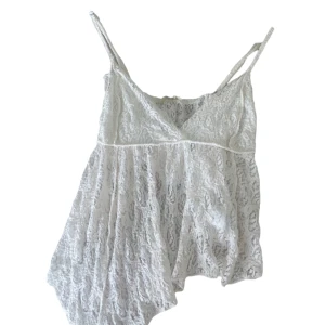  Stradivarius topp - Slutsåld topp från Stradivarius, aldrig använd endast testad (lapparna kvar) ☀️  Skriv för fler bilder 💌☺️
