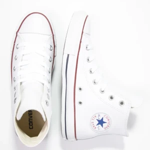 Converse - Säljer mina fina converse skor då dom ej kommer till användning längre💕 skriv privat för egna bilder, kan diskutera pris💕