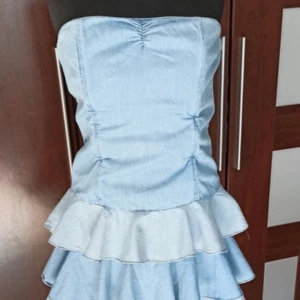 Jeans klänning - Supersnygg ljusblå jeansklänning