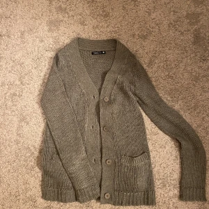 Kofta - Stickad kofta, ok skick