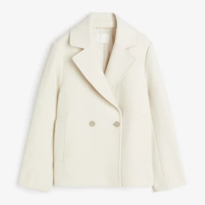 Jacka - Superfin dubbelknäppt jacka från HM, krämvit, perfekt nu till våren. Har använts ca 2 gånger, så är i bra skick. Storlek M 💕💕