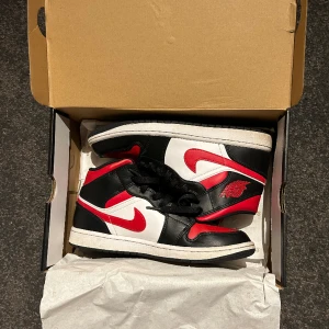 Jordan Air 1 - Jordan Air 1 i väldigt fint skick. Nypris ca 1500 kr, mitt pris 500! 