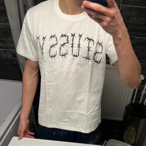 Stussy T-shirt  - Sjukt snygg stussy T-shirt som är storlek M. Skriv för fler bilder, pris kan diskuteras!