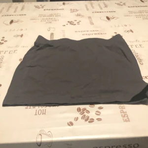 Kjol - Bara använd några gånger normal i storleken 