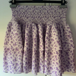 volangkjol - supersöt men använder aldrig💞