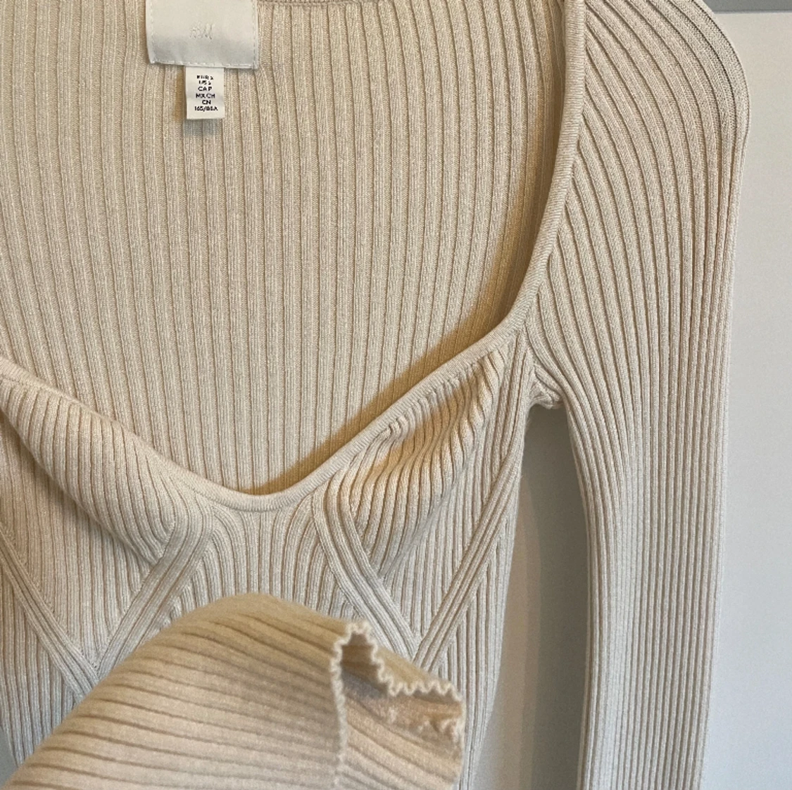 Ljus beige tröja, vida armar🤍 - 90