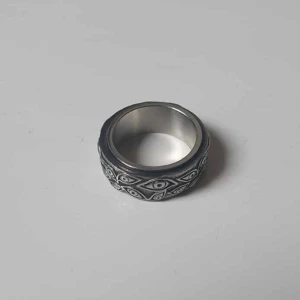 Kokushibo ring med ögon - Snygg ring som aldrig används, går att snurra den. Storleken : 20mm i diameter.Hör gärna av dig för mer information!😁