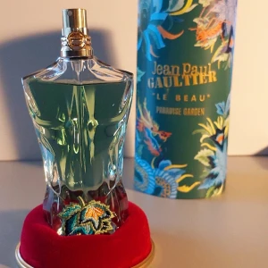 JPG Paradise Garden - Tja! Säljer nu denna nya exklusiva parfym som är slutsåld nästan överallt, 75 ml till ett fantastiskt pris som inte går att hitta någon annan stans Perfekt för sommar, vår, höst, sexig fräsch doft och är endast testad. Tveka inte på att höra av dig!