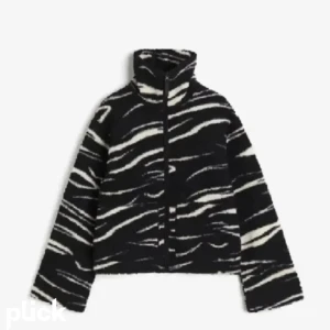 Teddy jacka - Säljer nu denna skit snygga och sköna Teddy jacka då jag inte använder den. Bra kvalite.🌟🌟