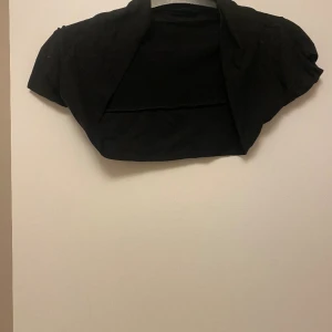 Kort t-shirt - Bra för klänning 