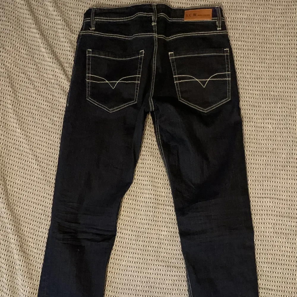 Jeans i storlek 31/32 köpta på Plick . Jeans & Byxor.