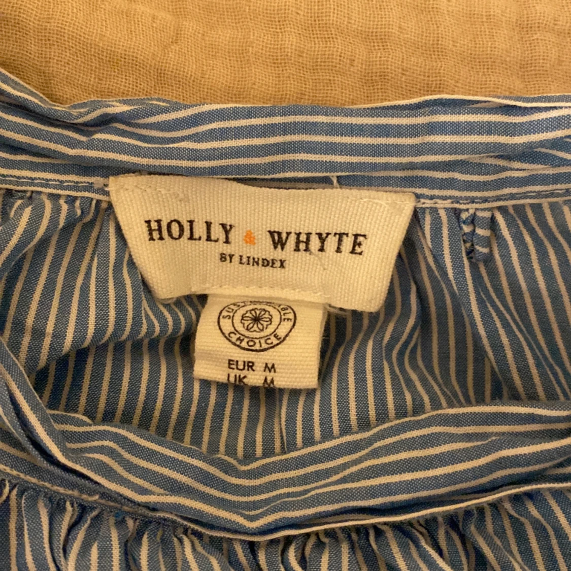 Super snygg trekvart skjorta - 91