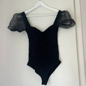 Zara Body  - Zara Body med detaljer (liten i storleken) 