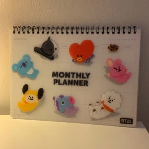 BT21 Kalender - Använd sedan tidigare, men de sidorna är borttagna och nu finns 17 orörda sidor ❣️