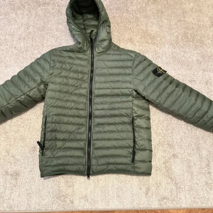 Stone Island jacka grön - säljer nu min jacka där jag inte använder den