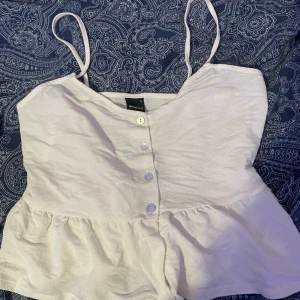 Topp - Sött linne från Gina tricot, endast använt ett fåtal gånger 