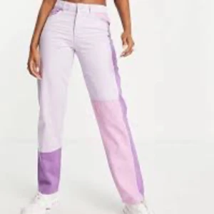 Lila jeans - Super coola jeans från JJXX. Aldrig använda med lappar kvar. 