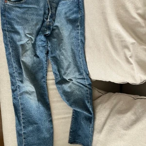 Levis 501  - Blåa Levis 501, nästan aldrig använda, storlek 34/32, pris kan diskuteras 