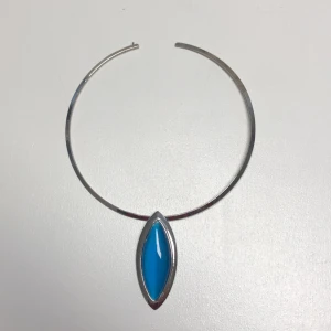 Halsband - Okänd material