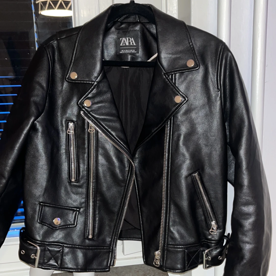 Medel kort skinnjacka