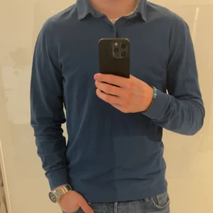 Massimo Dutti  - Tja säljer en sjukt fet tröja från Massimo Dutti som ej kommer till användning den är i väldigt fint skick. Nypris 700kr  Mitt pris 249