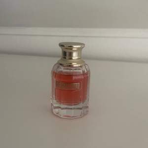 Säljer parfym från Jean Paul Gaultier, nästan helt full 🩷Luktar sött och feminint 🩷