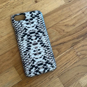 Mobilskal Holdit  - Fint mobilskal från holdit. Bra skick. Använt varsamt. 