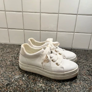 Gant skor - Säljer mina gant skor, då dem blivit försmå🩷