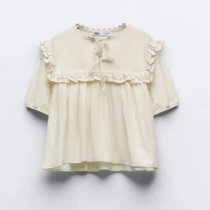 Zara blus - Gullig blus från Zara som knappt är använd😍🙌🏼