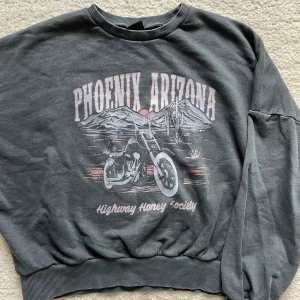 sweatshirt  - sparsamt använd sweater från gina tricot! 💓