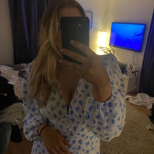 Supersöt klänning - Aldrig använd och för stor på mig