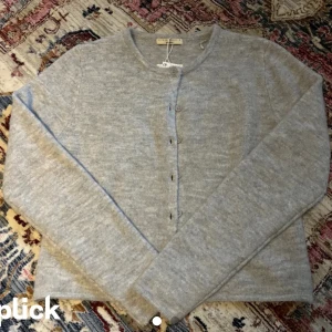 Gina kofta - Säljer denna fina kofta från Gina som endast är använd en gång 