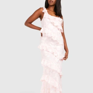 Rosa balklänning - Sååå vacker klänning som passar perfekt för balen! För liten för mig så behöver tyvärr sälja. Strl 38 men skulle säga 34/36💖bra i längden för mig som är 170