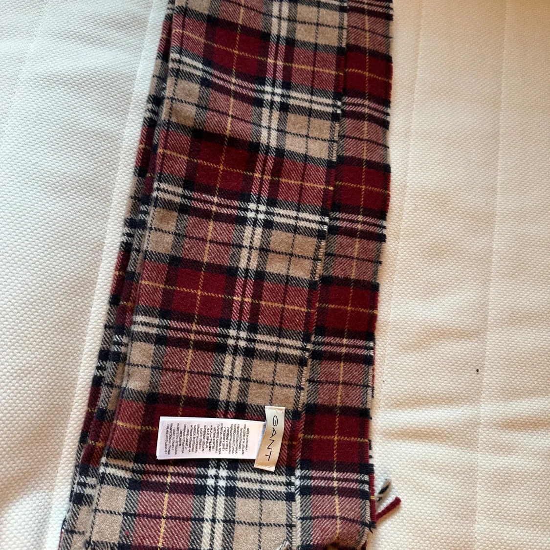 GANT halsduk, plommonröd. - 90