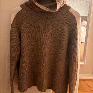 Tröja - Stickad tröja från Esprit i fint skick. Perfekt till våren💕