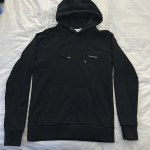 Calvin Klein hoddie - Bra skick!!!köpt för 999kr mitt pris 400kr