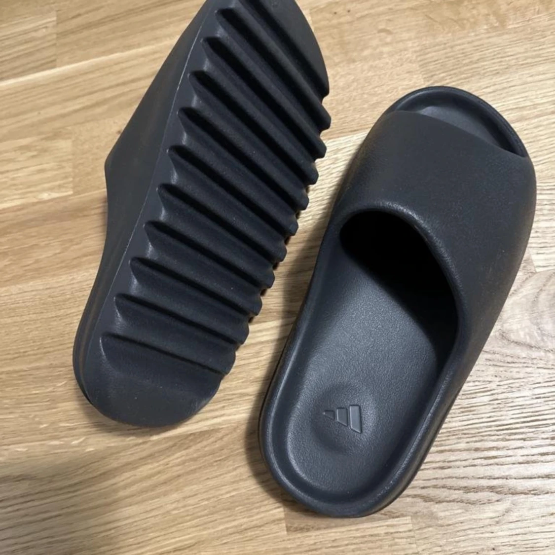 Adidas yeezy slides  - 90