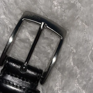 Hugo Boss Bälte/skärp - Säljes så de ej används Hugo Boss bälte, nyskick