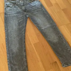 Ett par Levi’s jeans bra skick hela 
