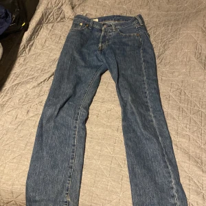 Jeans - riktigt feta begagnade levis 501 brallor. Nypris 1000kr säljs för 200-300kr  Finns i Örnsköldsvik/Bjästa
