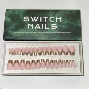 Lösnaglar från switch nails, inga klisterlappar eller verktyg🤗 Naglarna är aldrig använda✨Finns inte kvar på deras hemsida!!! Gold French - Ballerina/short🥰