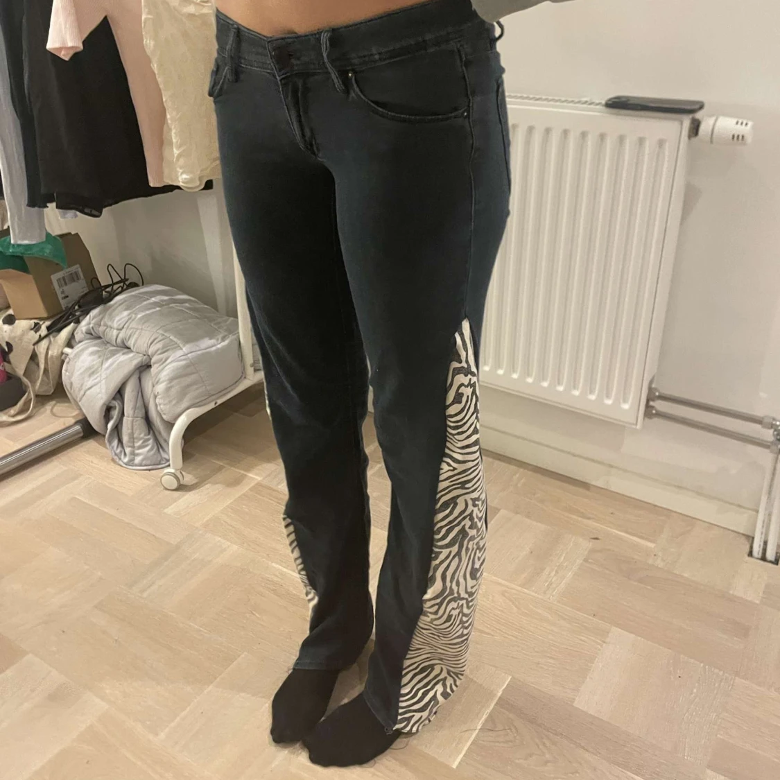 Remake lågmidjade mörkblå jeans med Zebra - 90