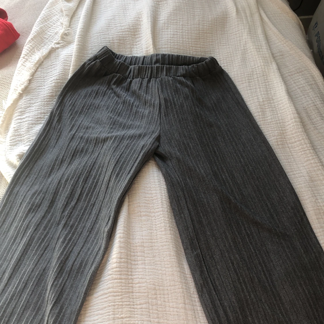 Gråa byxor - 90