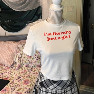 Tshirt - Cool tröja med tryck. Endast testad av mig, och min bror som är modell🎀