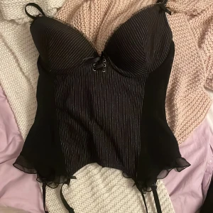 Korsett - Söt korsett som var för stor för mig. Bra skick